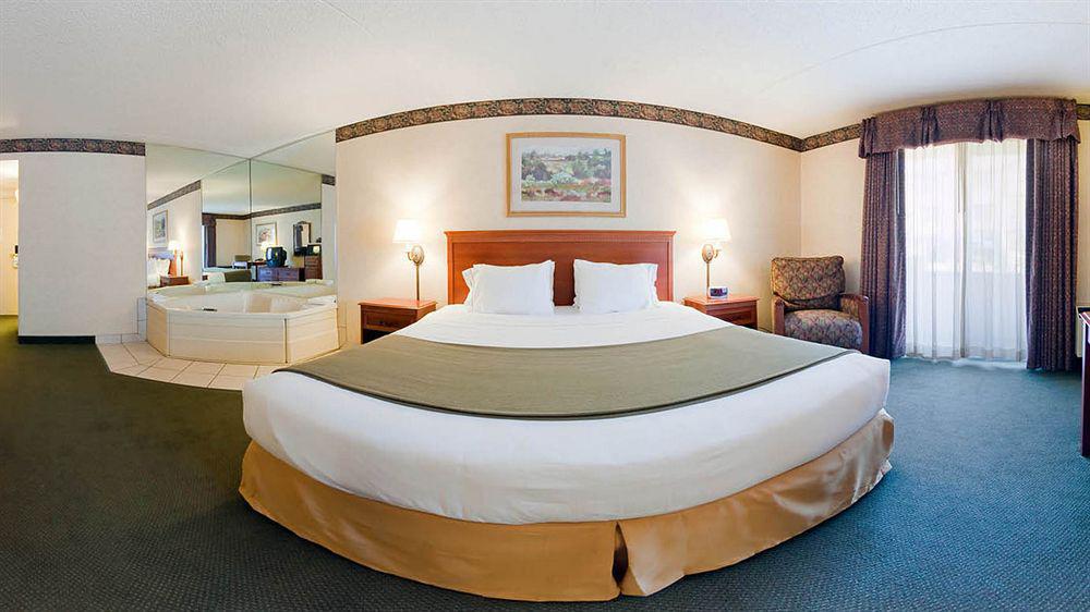 Express & Pittsburgh Airport By Ihg Hotel