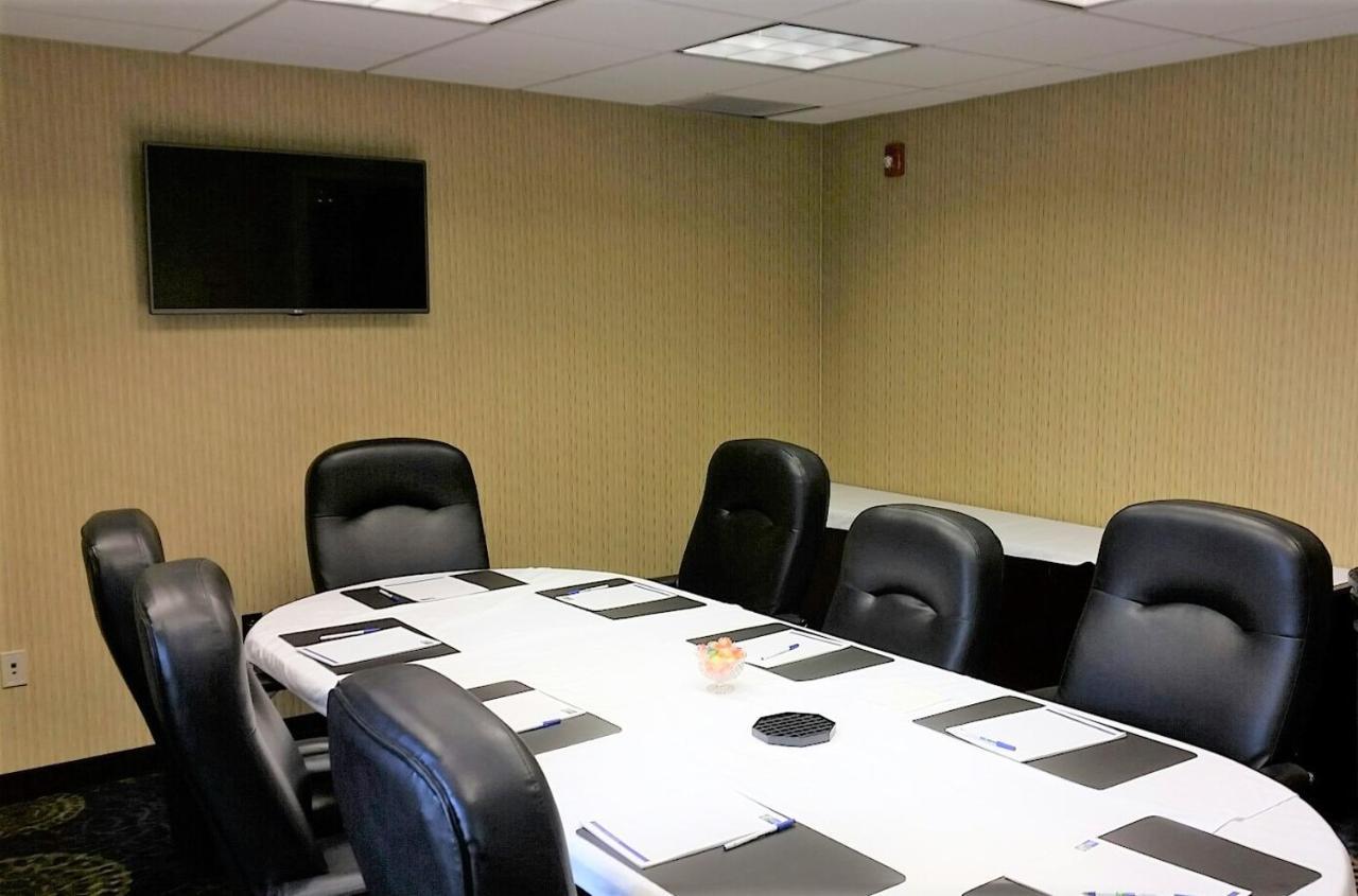 Express & Pittsburgh Airport By Ihg Hotel 3*