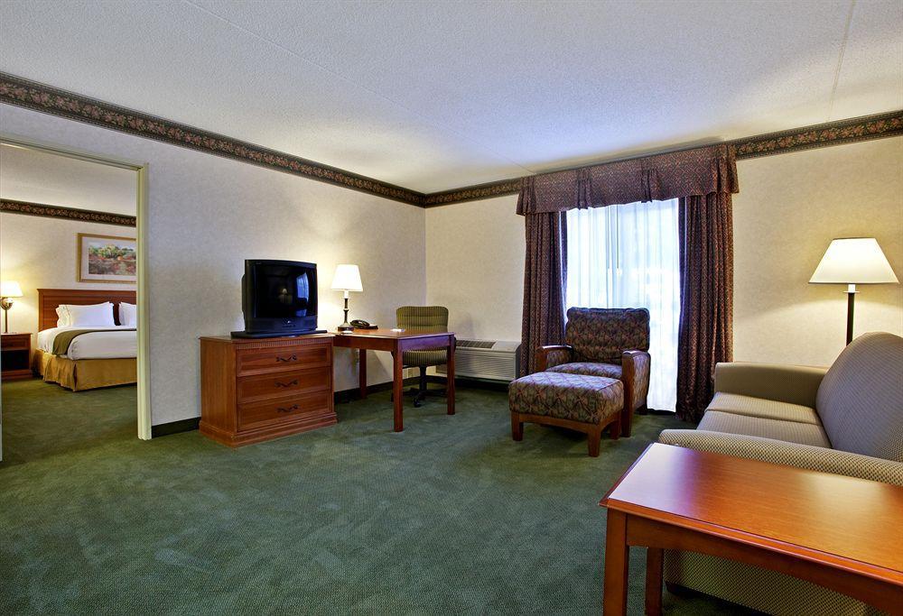 Express & Pittsburgh Airport By Ihg Hotel
