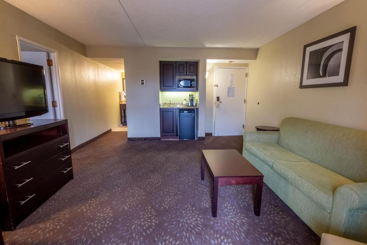 Express & Pittsburgh Airport By Ihg 3*