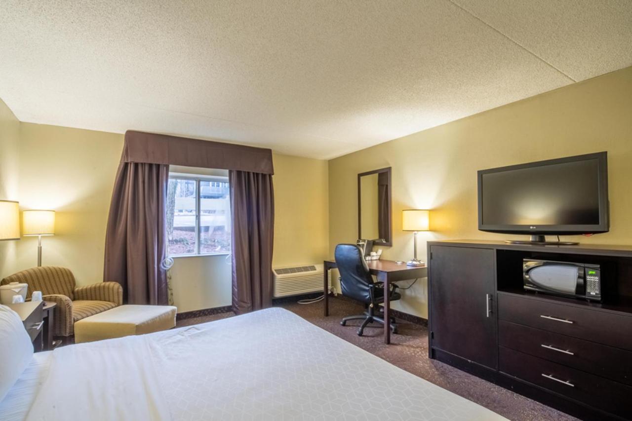 Express & Pittsburgh Airport By Ihg 3*