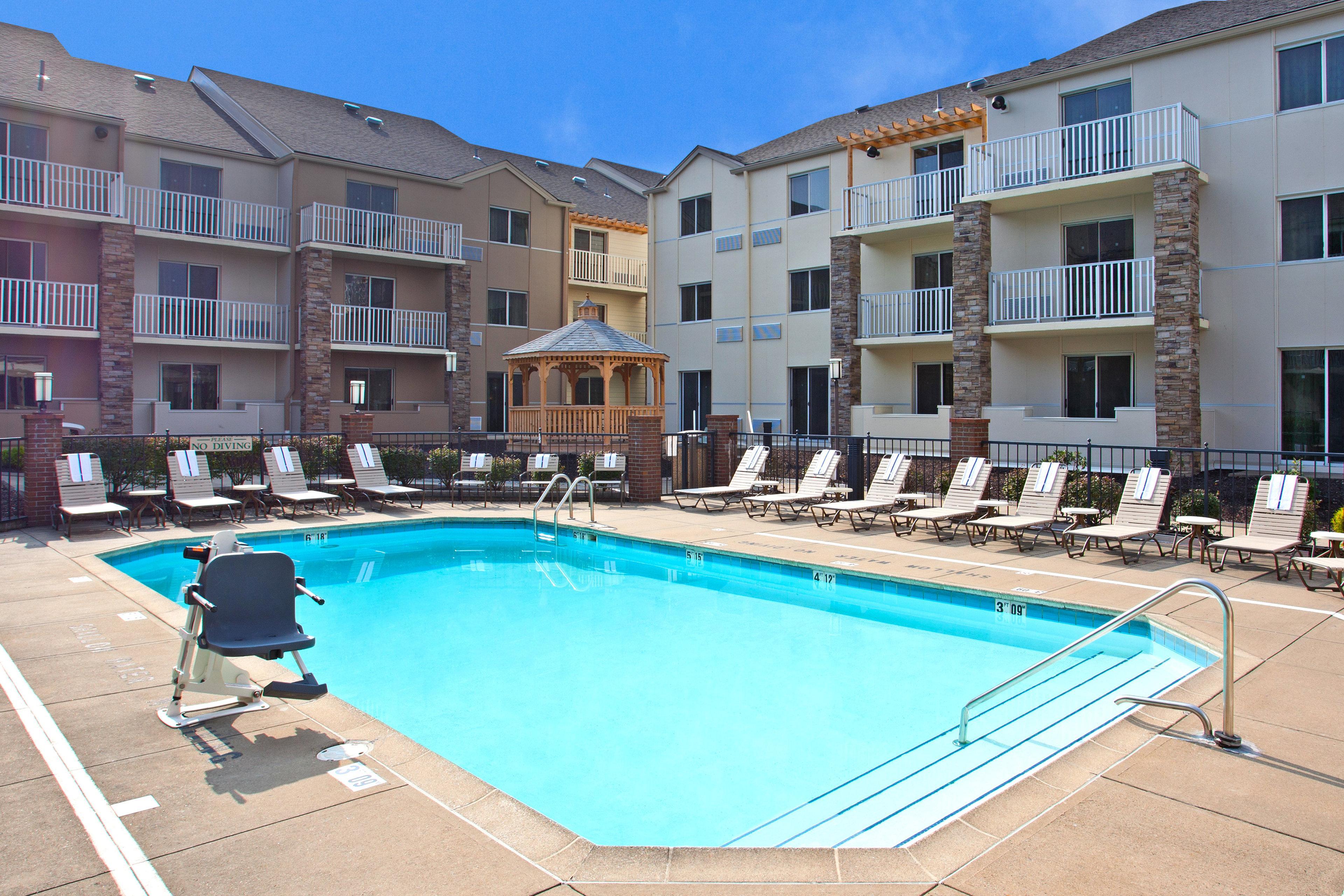 Express & Pittsburgh Airport By Ihg Hotel 3*